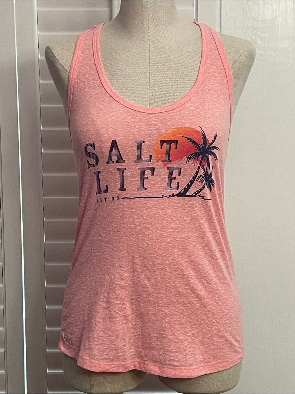 Salt Life Women’s Pink Graphic Razorback Tank Top - 'Salt Life' Palm Print